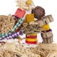 Eine bunte Auswahl an Haustierspielzeug, darunter Holzblöcke, gewebte Materialien und natürliche Fasern, ideal für kleine Tiere.