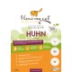 Verpackung für natürliches Katzenfutter mit einer Cartoon-Katze, beschriftet mit "Ich liebe meine Katze," mit "Huhn" und wichtigen Vorteilen wie getreidefrei und glänzendem Fell.