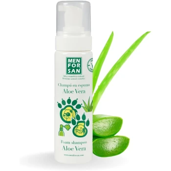 Schaumshampoo für Haustiere mit Aloe Vera, in einer weißen Flasche mit grüner Grafik, einschließlich Pfotenabdrücken und einer Hundillustration.