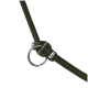 Eine Nahaufnahme einer dunkelgrünen Hundeleine mit einem Metallring und einem Lederband mit einem kleinen "HUNTER"-Logoetikett.