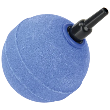 Balle de jouet en caoutchouc bleue pour animaux avec un embout noir, conçue pour un jeu interactif.