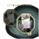 Sheba Katzenfutter in Sauce, 85g, schwarze und grüne Verpackung mit "mit Lachs garniert mit Erbsen" und "JETZT BESSER ALS JE ZUVOR!" Text.