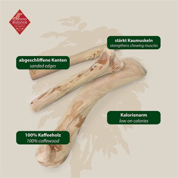 Drei natürliche Kaffeewood-Hundekauartikel mit geschliffenen Kanten, beschriftet mit Vorteilen: "stärkt die Kaumuskulatur", "kalorienarm" und "100% Kaffeewood."