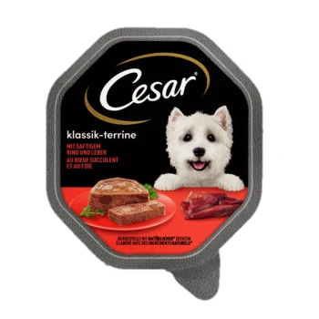 Klassiker 14x150g Rind und Leber Cesar klassik-terrine Hundefutterverpackung mit einem Fleischlaib aus Rind und Leber, garniert mit grünen Kräutern und roten Fleischstücken.