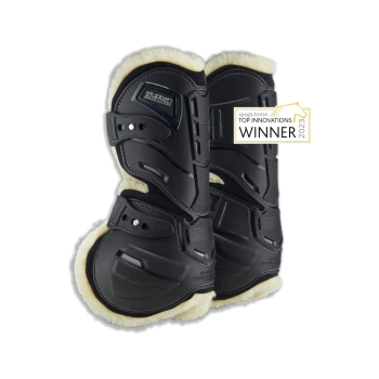 Schwarze Pferdestiefel mit flauschiger weißer Fütterung, mit dem Stubben-Logo und einem Abzeichen "Top Innovations Winner 2023".