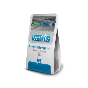 VetLife hypoallergenisches Katzenfutter in einer Tüte mit Geschmacksrichtung Schwein & Kartoffel, mit einem blauen Logo und einer Silhouette einer Katze auf der Vorderseite.