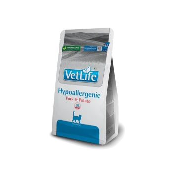 VetLife hypoallergenisches Katzenfutter in einer Tüte mit Geschmacksrichtung Schwein & Kartoffel, mit einem blauen Logo und einer Silhouette einer Katze auf der Vorderseite.