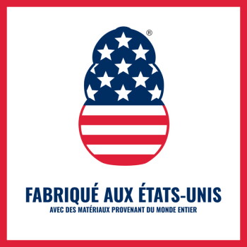 Logo en forme de patte avec étoiles et bandes du drapeau américain au-dessus du texte français « FABRIQUÉ AUX ÉTATS-UNIS » et en plus petit « AVEC DES MATÉRIAUX PROVENANT DU MONDE ENTIER »