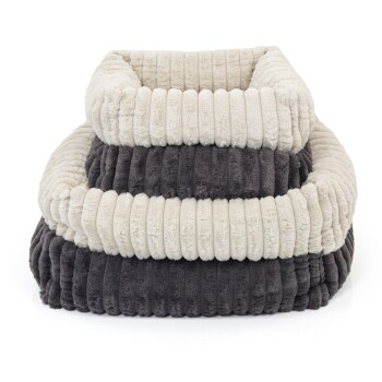 Gestapelte weiche Plüschhaustierbetten in Creme und Dunkelgrau mit gerippter Textur, entworfen für kleine bis mittelgroße Haustiere.