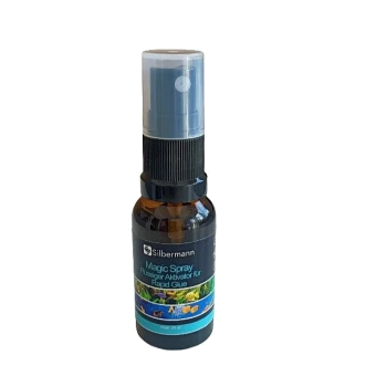 Flasche Silbermann Magic Spray, ein flüssiger Aktivator für Schnellkleber, mit einem Sprühkopf und einem bunten, aquatisch inspirierten Etikett.