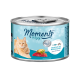 Boîte de nourriture pour chat avec une étiquette bleu clair, présentant un chat orange duveteux, étiquetée "Moments à savourer" et "Thunfisch mit Miesmuscheln" (Thon avec moules).
