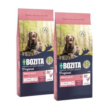 Zwei 12 kg Beutel Bozita Adult Light Hundefutter mit einem braunen Hund im Wald. Die Etiketten lesen "Schwedische Naturqualität" und "Weizenfrei."