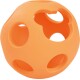 Oranger Gummihundespielball mit mehreren Löchern für einfachen Griff und Spiel. Ideal zum Kauen und Apportieren für Hunde.