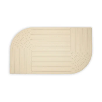 Beige Futtermatte für Haustiere mit einem strukturierten, geschwungenen Design und einem Linienmuster, ideal, um Futterbereiche sauber zu halten.