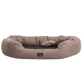 Ein gemütliches, ovales Haustierbett aus strukturiertem braunem Stoff mit einem weichen, dunklen Kisseninneren und einem kleinen Seitkissen, mit einem "tierland"-Label.
