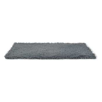 Tapis pour animaux de compagnie gris doux avec une texture duveteuse, idéal pour offrir du confort aux animaux de compagnie.