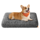 Corgi-Hund mit orangefarbener "Feandrea"-Bandana, liegend auf einem strukturierten grauen Haustierbett mit orangefarbenem Etikett.