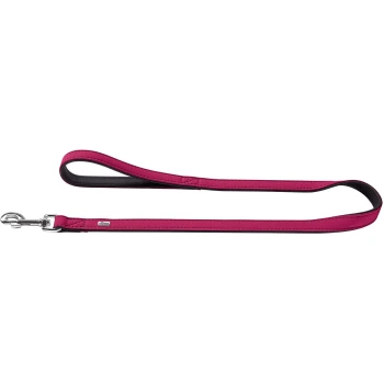 Rosa gepolsterte Hundeleine mit schwarzer Einfassung, silbernem Metallverschluss und kleinem Metallanhänger mit Logo