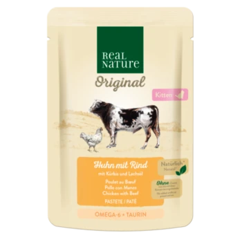 Beutel mit Real Nature Original Kittenfutter mit Huhn, Rind, Kürbis und Lachsöl. Text: "Huhn mit Rind," "Omega-6 + Taurin."