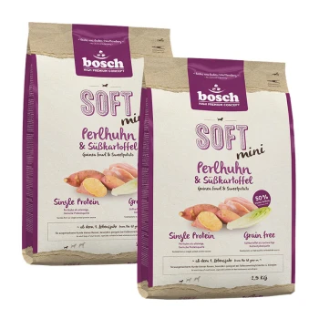 Zwei Säcke Bosch Soft Mini Hundefutter, mit Perlhuhn und Süßkartoffel, als Einzelprotein und getreidefrei gekennzeichnet, jeweils 2,5 kg.