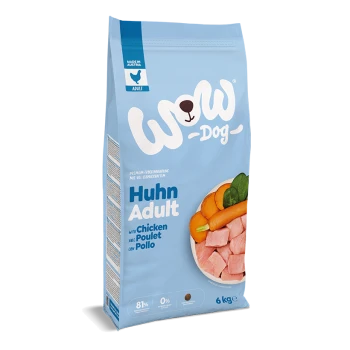 Hellblauer Wow Dog 6-kg-Beutel mit Aufschrift „Huhn Adult“, zeigt Hühnerstücke und Karotten, Text „mit Huhn / Poulet / con Pollo“.