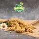 Ein Bündel getrockneter Hirse mit einem Zimtstock und einer weißen Blume auf einer Juteschicht, mit dem Logo 'LYRA NATURE POWER' darüber.
