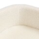 Nahaufnahme eines weichen, cremefarbenen Haustierbettes mit plüschiger Textur, ideal für kleine Tiere.