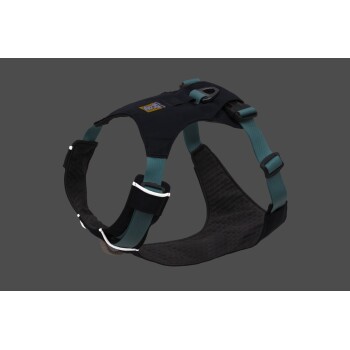 Ein schwarzes und türkisfarbenes Hundegeschirr mit verstellbaren Riemen und einem gepolsterten Brustbereich, mit einem Logo-Patch und einem Metall-D-Ring zur Leinenbefestigung.