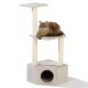 Eine flauschige braune Katze liegt auf einem mehrstöckigen beigen Katzenbaum mit zwei Plattformen und einem gemütlichen Versteck unten.