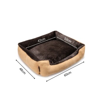 Ein rechteckiges Haustierbett mit einem weichen, dunkelbraunen Innenraum und einem hellbraunen Außenbereich, mit den Maßen 60cm x 48cm x 33cm.