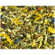 Eine farbenfrohe Mischung aus getrockneten Kräutern, Blumen und Samen, mit gelben und blauen Blütenblättern, geeignet für die Ernährung oder Bereicherung von Haustieren.