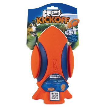 Chuckit! Kickoff orange-blaues Hundespielzeug mit patentierter Beißzone für einfaches Aufnehmen, sabberfreies Spielen und QR-Code auf der Verpackung.