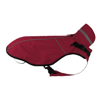 Eine rote Hundejacke mit reflektierenden Streifen und verstellbaren Riemen, die für Wärme und Sichtbarkeit bei Outdoor-Aktivitäten konzipiert ist.