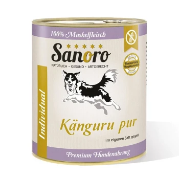Dose mit Sanoro Hundefutter, die eine schwarz-weiße Hundillustration zeigt, beschriftet mit "Känguru pur" und "100% Muskelfleisch" sowie "Premium Hundenahrung."