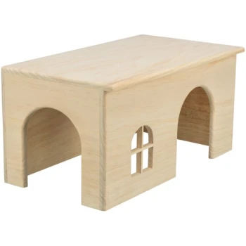 Ein Holzhaustierhaus mit flachem Dach und zwei gewölbten Eingängen, mit einem kleinen Fenster auf einer Seite, ideal für kleine Tiere.