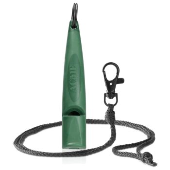 Grüne ACME Hundepfeife mit schwarzem geflochtenem Lanyard und schwarzem Metallclip, isoliert auf weißem Hintergrund.