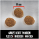 Drei braune Tierfutterpellets auf einer Metalloberfläche, mit "14 mm" und dem Text: "GANZE BEUTE PORTION FLEISCH | INNEREIEN | KNOCHEN."
