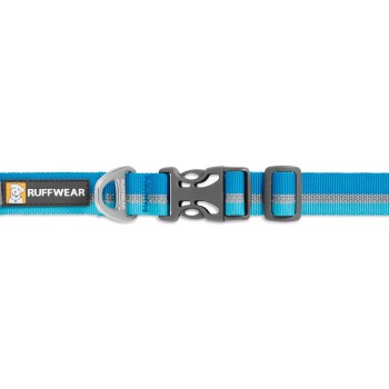 Blaues Hundehalsband mit reflektierenden Streifen, mit einem schwarzen "RUFFWEAR"-Logo und einer strapazierfähigen Schnalle.