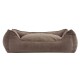 Braunes Haustierbett mit plüschigen Seiten und einem gepolsterten Zentrum, entworfen für Komfort und Entspannung.