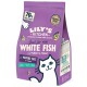Sac de nourriture pour chats Lily's Kitchen présentant "Just for me White Fish" avec de la dinde et de la truite, 70% de poisson et de dinde, pour les chats matures de 7 ans et plus.