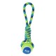 Jouet pour chien coloré avec une balle de tennis verte attachée à une poignée en corde tressée, étiqueté "K9 FITNESS."