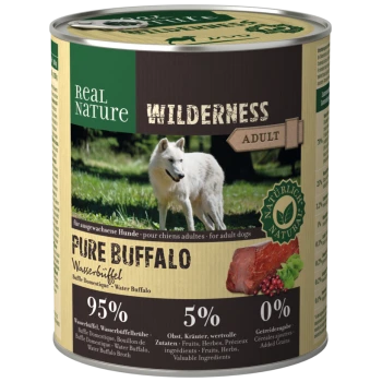 Dosen-Hundefutter "Real Nature Wilderness Adult Pure Buffalo" mit einem weißen Wolf auf dem Etikett; 95% Wasserbüffel, 5% Früchte/Kräuter, 0% Getreide.