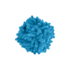 Leuchtend blaues, zotteliges Chenille-Pompon-Haustierspielzeug auf weißem Hintergrund.