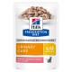 Hill's Prescription Diet Urinary Care c/d, delikatne kawałki w sosie z łososiem, polecane przez weterynarzy, opakowanie karmy dla kotów.