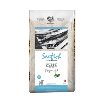Eine 10 kg Tüte Kingsmoor Pure Sea Fish Welpenfutter, mit einem blauen und weißen Design und Bildern von Fischen, beschriftet mit "PUPPY" und "100% Grain Free."