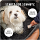 Ein Autositzbezug mit einem kleinen Hund und einer Hand, die einen nassen Fleck reinigt. Text: "Schutz vor Schmutz," "Einfache Reinigung," "Weist Wasser ab."