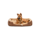 Ein brauner Hund, der bequem auf einem plüschigen Hundebett mit einem weichen beigen Innenraum ruht und aufmerksam in die Kamera schaut.