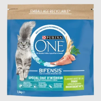 Sac de nourriture pour chats Purina ONE avec un chat gris, fond bleu, et texte mettant en avant "Bifensis" pour les chats d'intérieur, 1,5 kg.