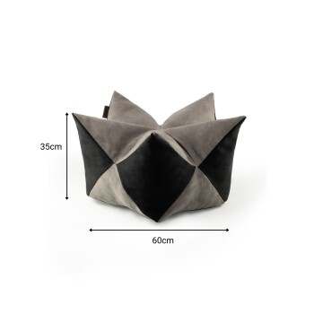 Stylisches Haustierbett in geometrischem Design, 60 cm breit und 35 cm hoch, mit einer Mischung aus Grau- und Schwarztönen.