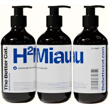 Drei dunkle Bernsteinflaschen mit schwarzen Pumpen, die "H²Miau" und "The Better Cat" beschriften, mit deutschem Text über die Hydration für Katzen.